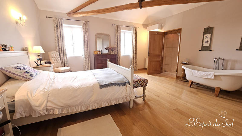 Maison - 298 m² - 10 pièces