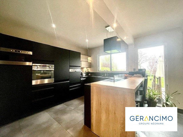 Maison - 241 m² - 7 pièces