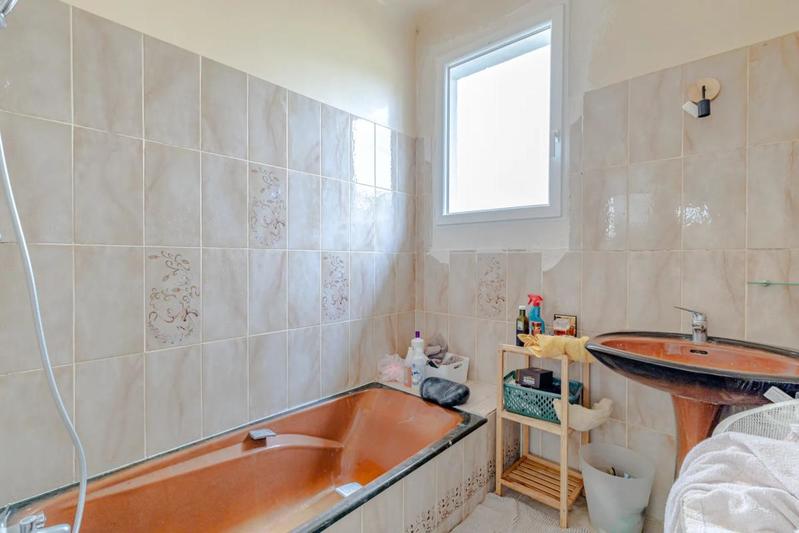 Maison - 180 m² - 8 pièces