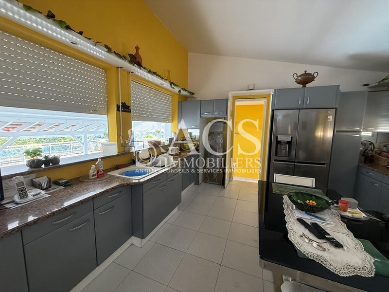 Propriété - 350 m² - 10 pièces