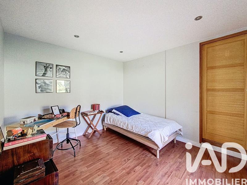 Maison - 240 m² - 9 pièces