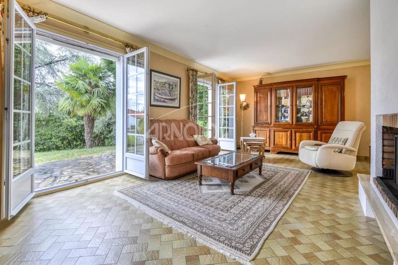 Maison - 207 m² - 7 pièces