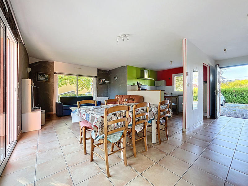 Maison - 95 m² - 5 pièces