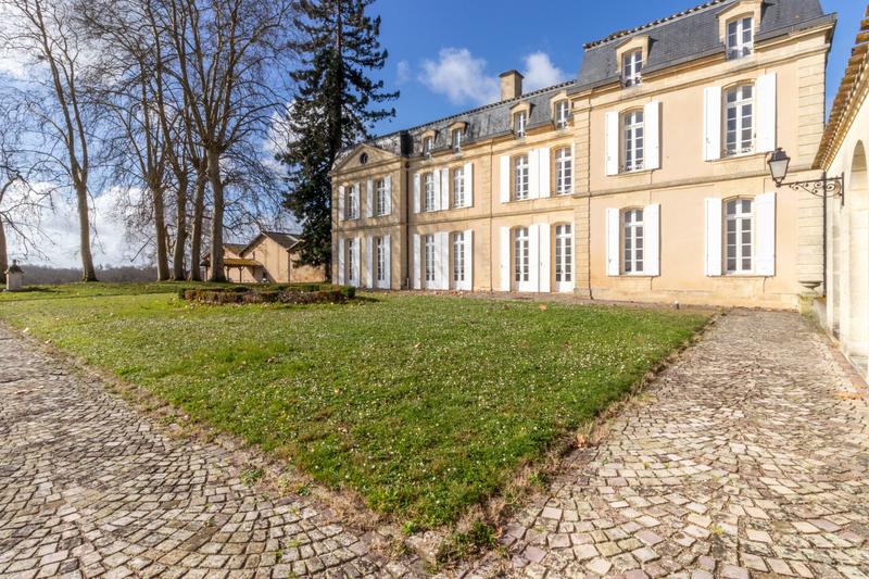 Château - 1 160 m² - 20 pièces