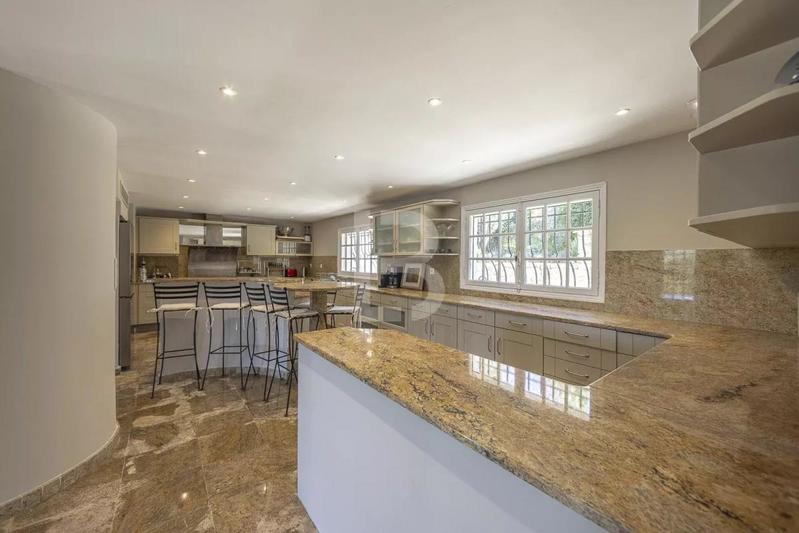 Propriété - 400 m² - 9 pièces