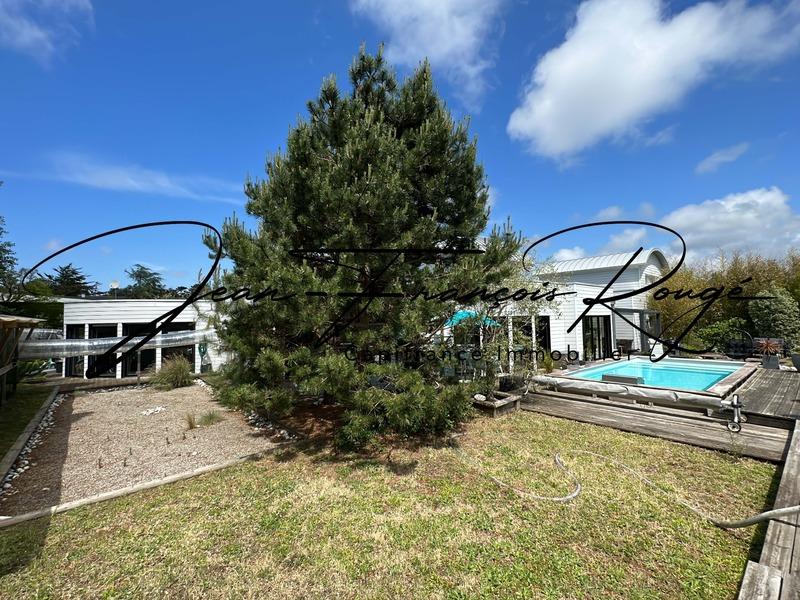 Maison - 320 m² - 10 pièces