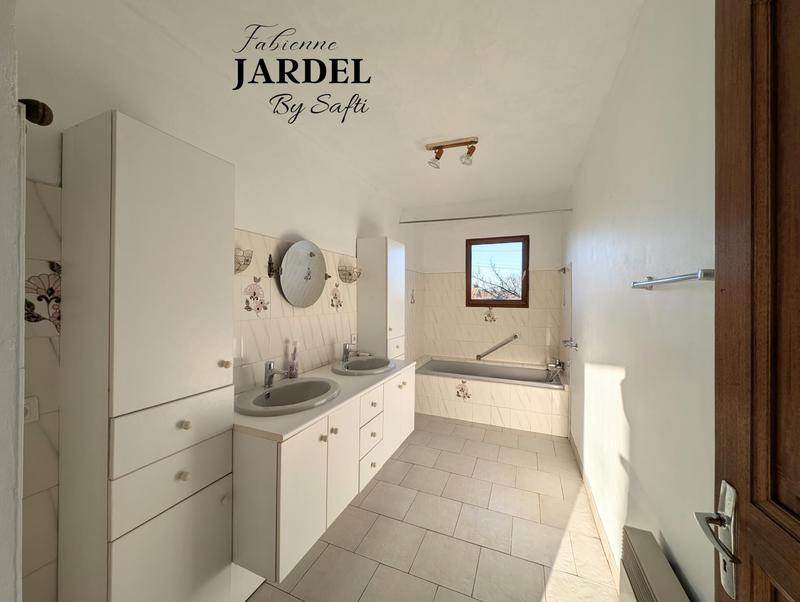 Maison - 200 m² - 6 pièces