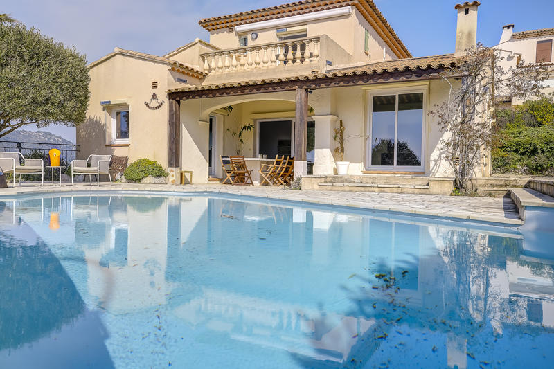 Villa - 220 m² - 6 pièces