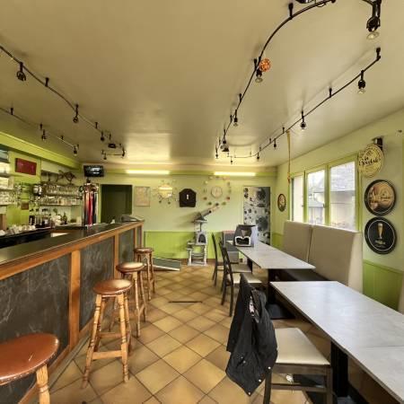 Maison - 218 m² - 9 pièces