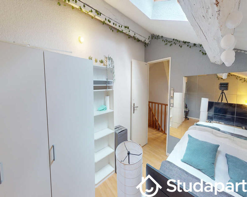 Chambre - 100 m² - 1 pièce