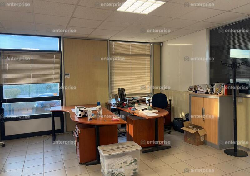 Local d'activité / Entrepôt - 1 700 m²