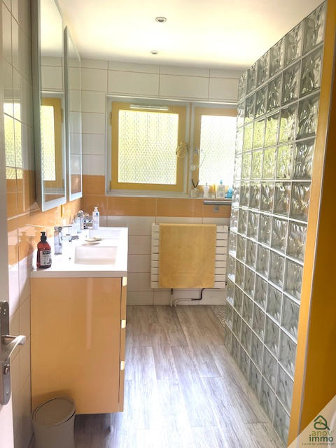 Propriété - 301 m² - 9 pièces