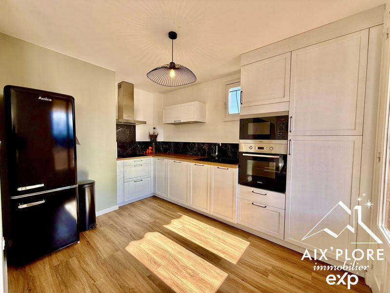 Maison traditionnelle - 121 m² - 6 pièces