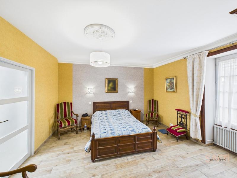 Maison - 211 m² - 8 pièces