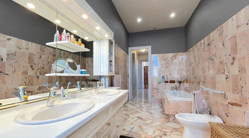 Hôtel particulier - 758 m² - 19 pièces