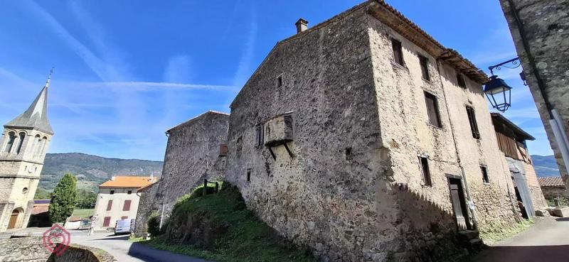 Maison de village - 130 m² - 1 pièce