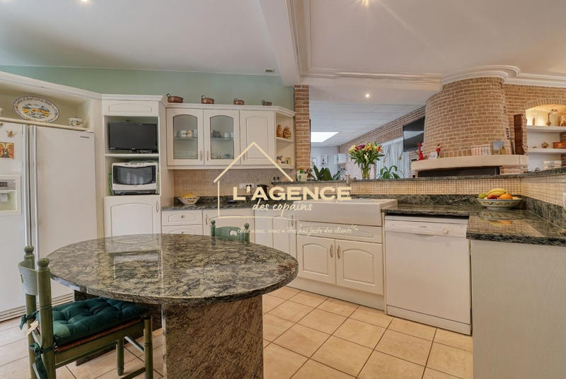 Maison - 335 m² - 8 pièces