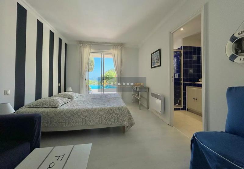 Maison - 215 m² - 7 pièces