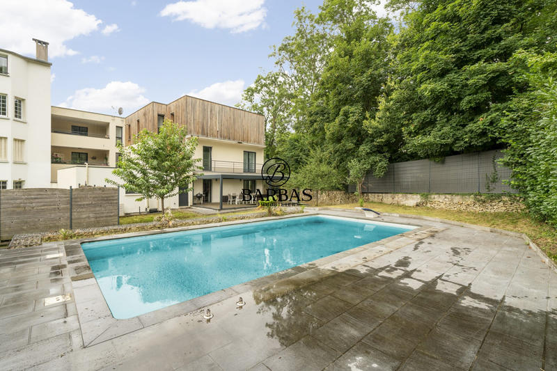 Maison - 302 m² - 10 pièces