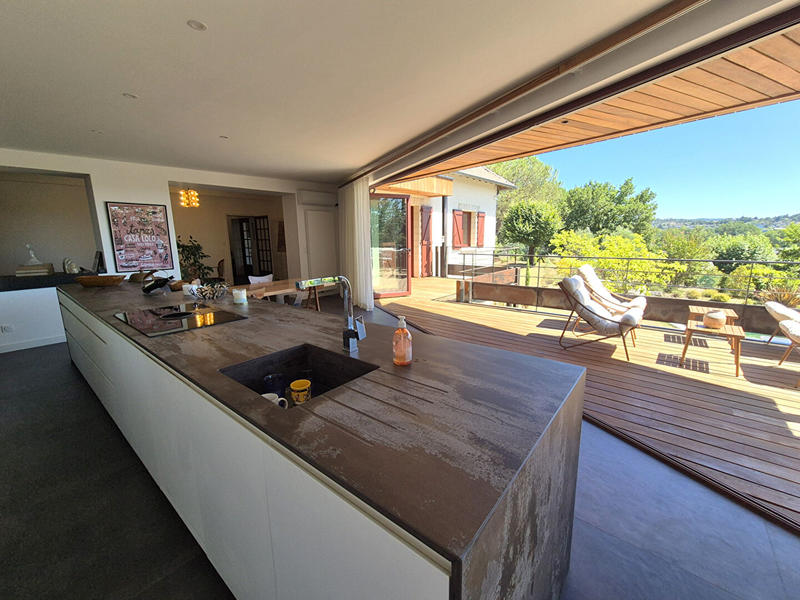 Maison - 368 m² - 8 pièces