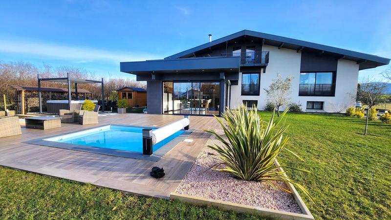 Villa - 437 m² - 14 pièces