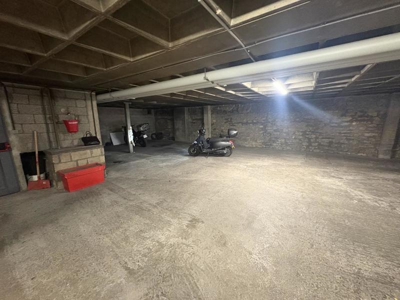 Parking / Garage - 12 m²