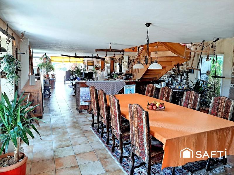 Maison - 352 m² - 12 pièces