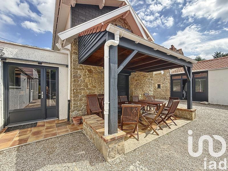 Maison - 198 m² - 8 pièces