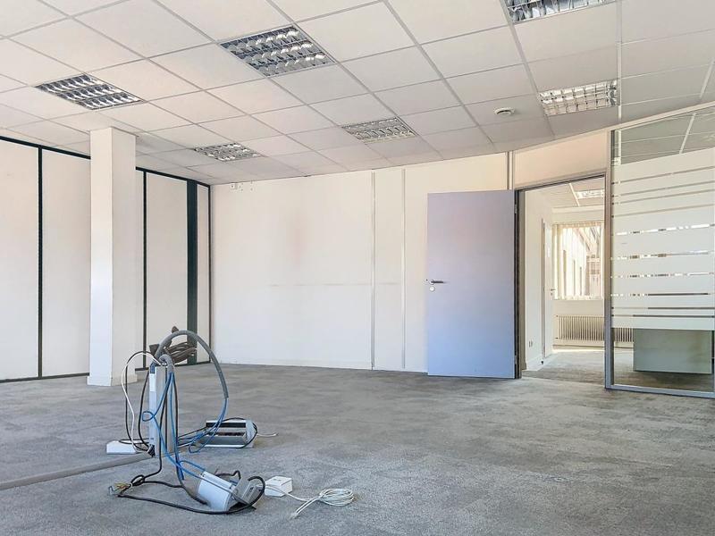 Local d'activité / Entrepôt - 348 m² - 14 pièces