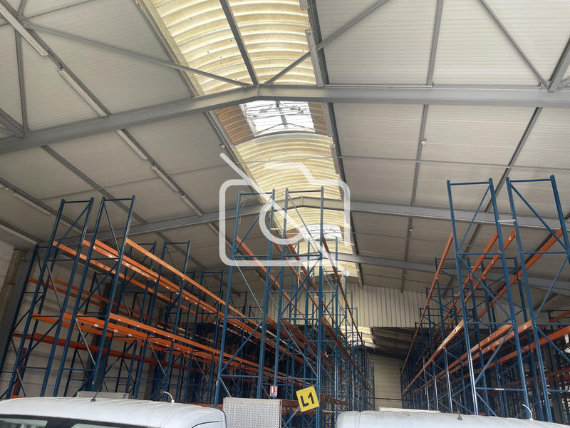 Entrepôt - 3 000 m²