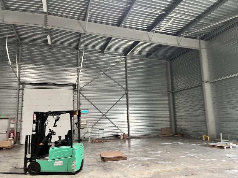 Local d'activités - 1 300 m²