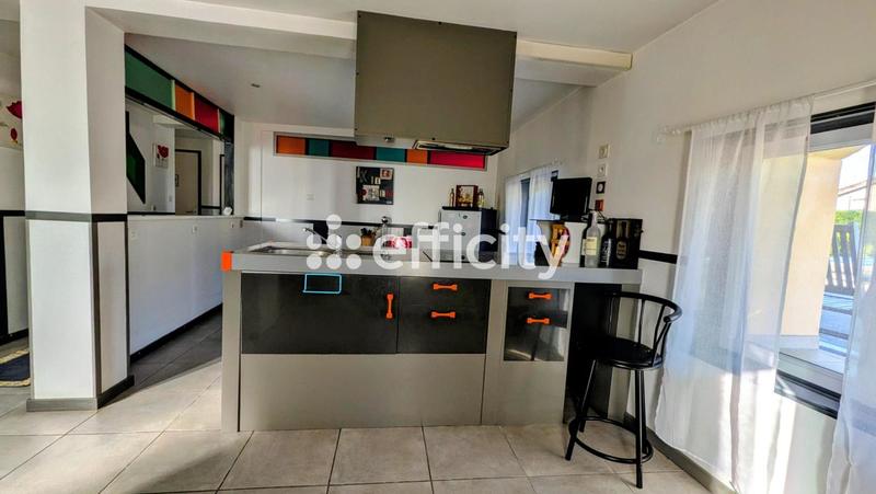 Maison - 413 m² - 8 pièces