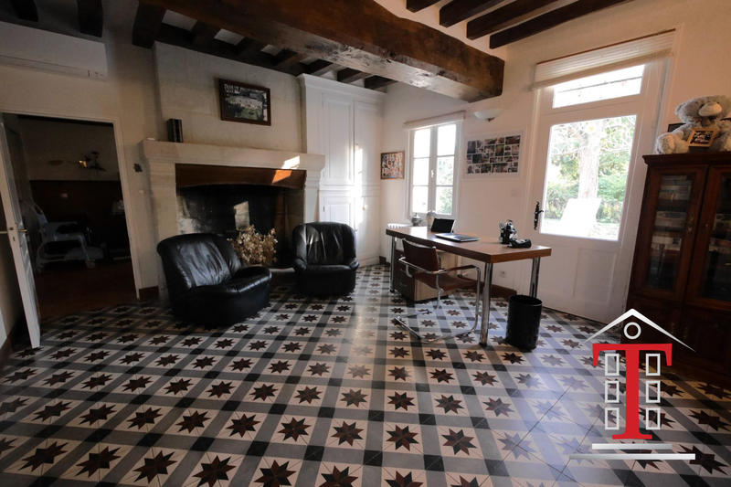 Maison ancienne - 230 m² - 8 pièces