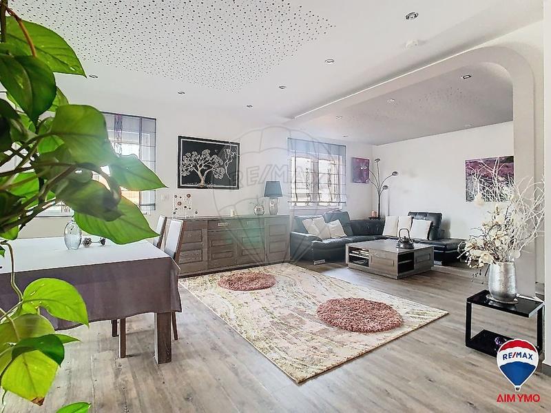 Maison - 220 m² - 6 pièces