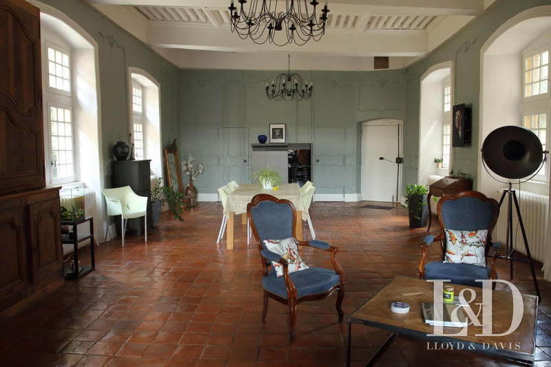 Maison - 439 m² - 10 pièces