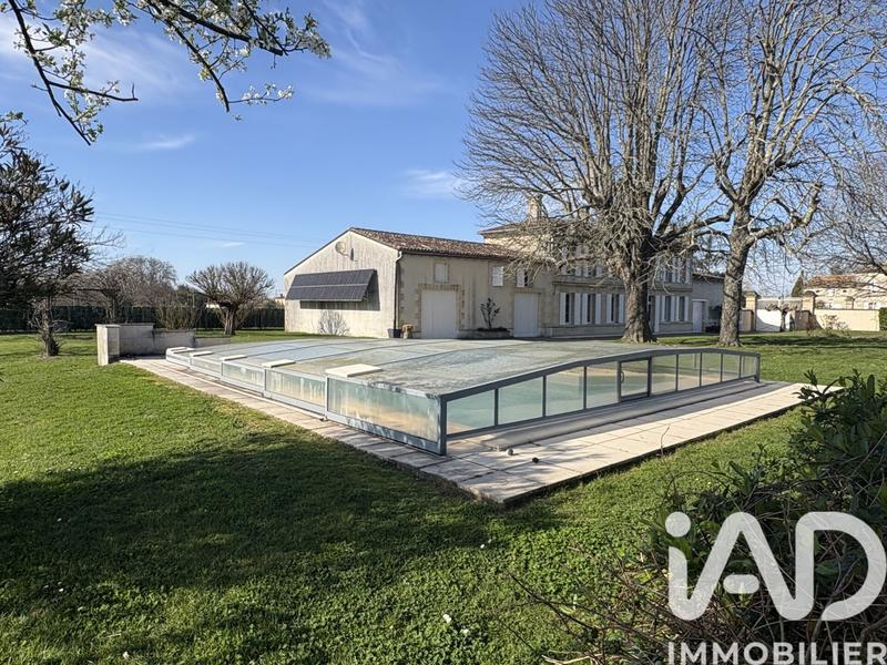 Maison - 228 m² - 11 pièces