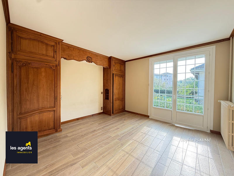 Maison - 260 m² - 9 pièces