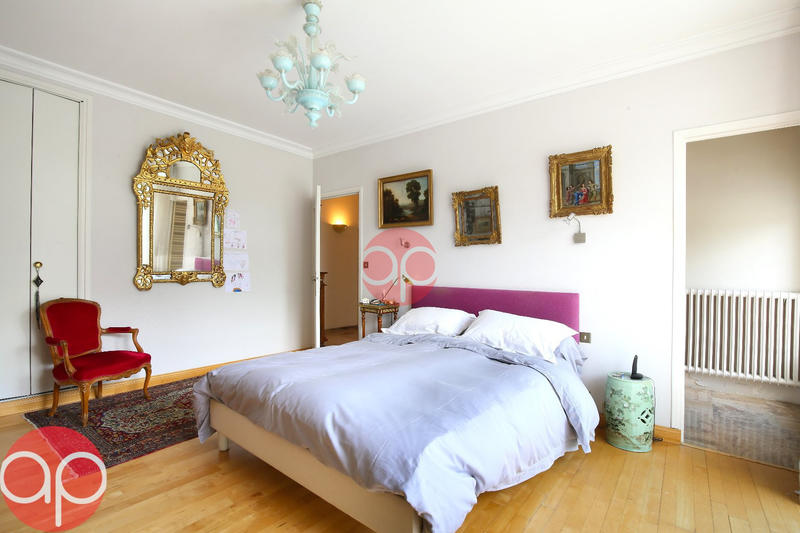 Maison - 264 m² - 10 pièces