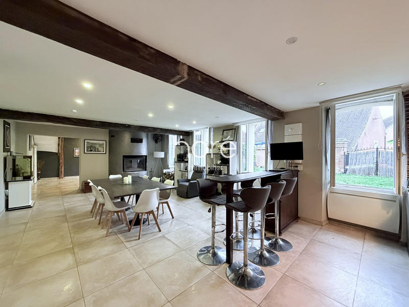 Maison - 255 m² - 8 pièces