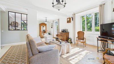 Maison - 212 m² - 10 pièces