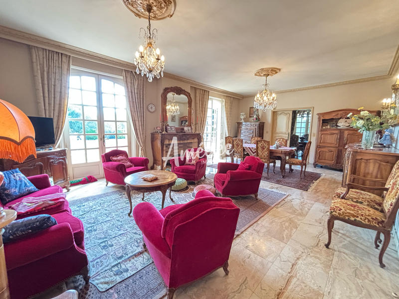 Maison traditionnelle - 228 m² - 5 pièces