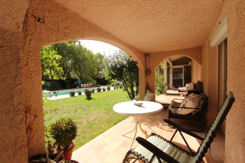 Maison - 230 m² - 10 pièces