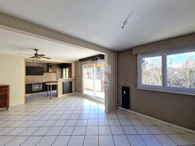 Appartement - 93 m² - 4 pièces