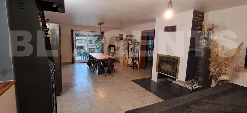 Maison - 239 m² - 10 pièces