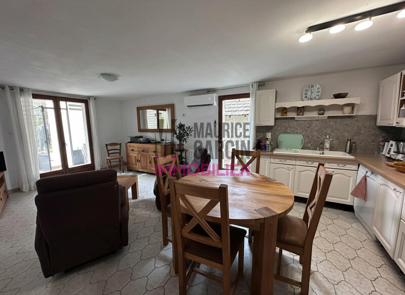 Maison - 234 m² - 9 pièces