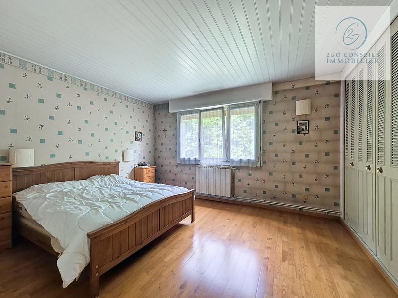 Maison traditionnelle - 198 m² - 8 pièces