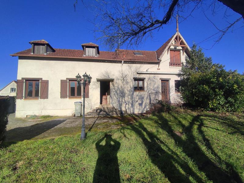 Maison - 215 m² - 8 pièces