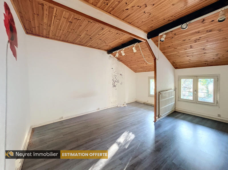 Maison - 220 m² - 7 pièces