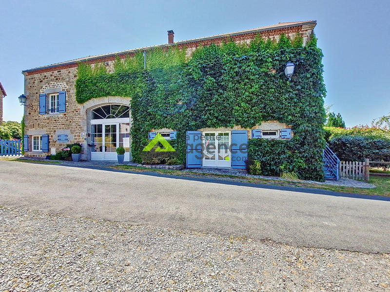 Maison - 270 m² - 11 pièces