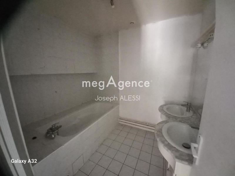 Appartement - 93 m² - 5 pièces